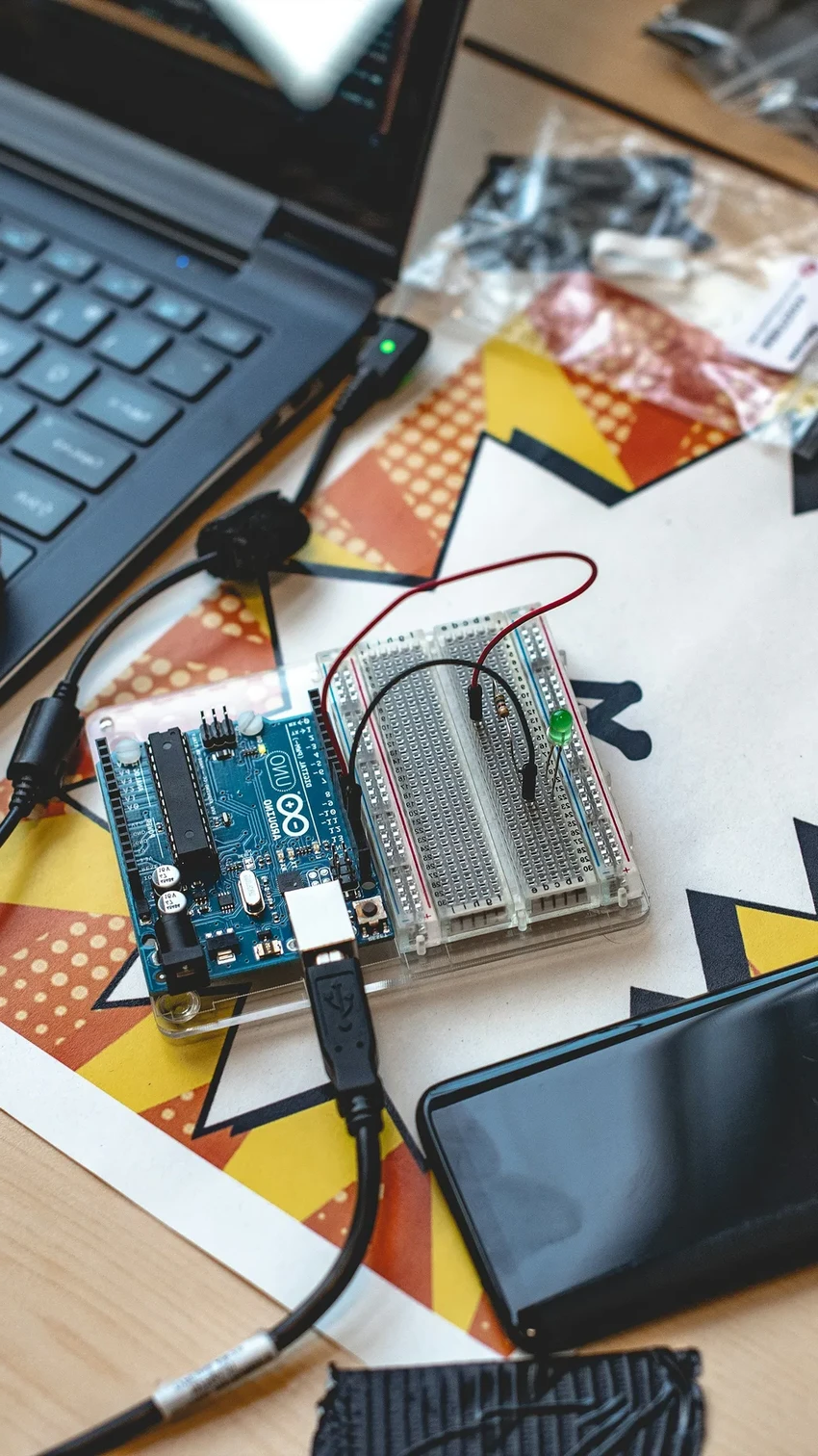 Зачем на кабелях черные цилиндры: как ферритовые фильтры защищают сигнал