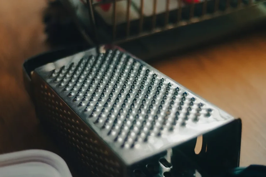 Как легко отмыть терку: 5 проверенных способов для чистоты без усилий