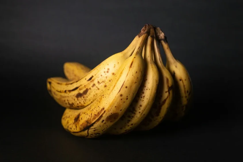 Как быстро дозревают бананы дома: 3 рабочих метода для спелости за день