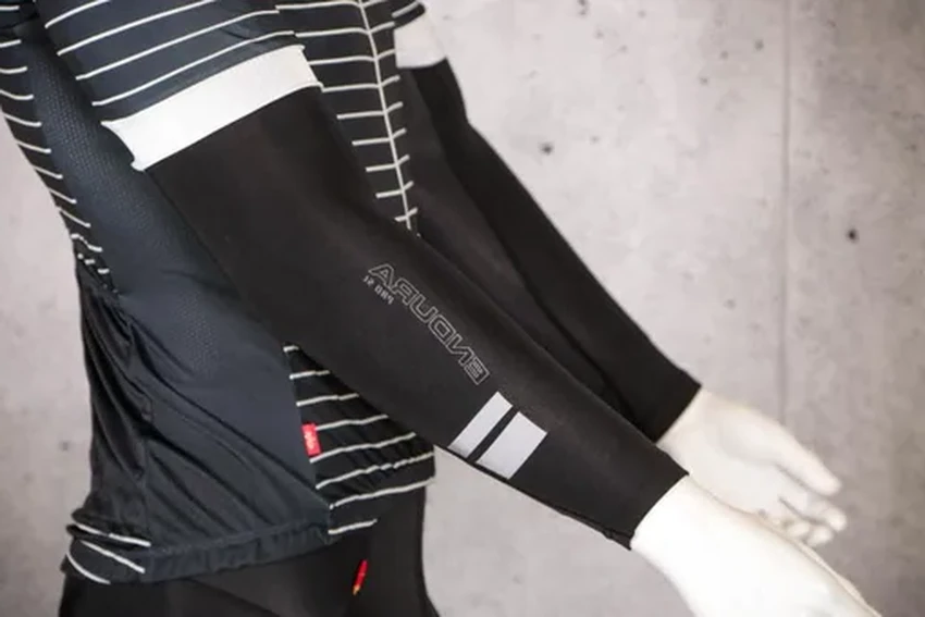 Как одеваться на велопрогулку осенью: система слоёв и выбор базовых аксессуаров