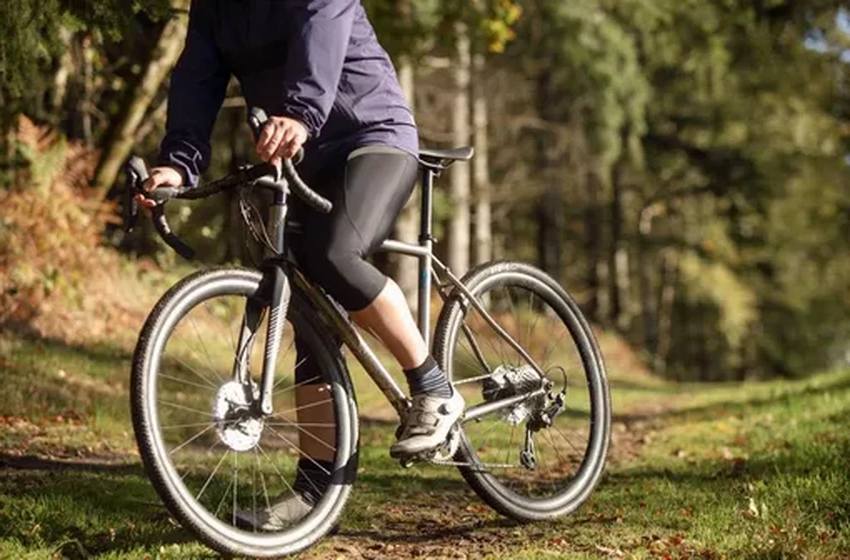 Как одеваться на велопрогулку осенью: система слоёв и выбор базовых аксессуаров