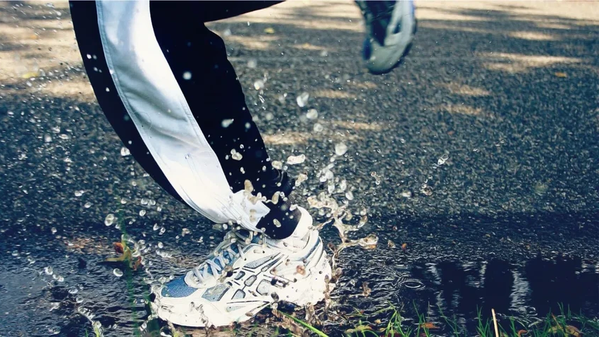 Осенние пробежки в дождь: как выбрать обувь и сохранить комфорт