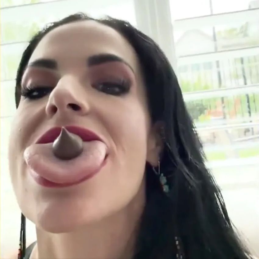 Американка установила рекорд Гиннеса по ширине языка. Кем работает новая чемпионка?