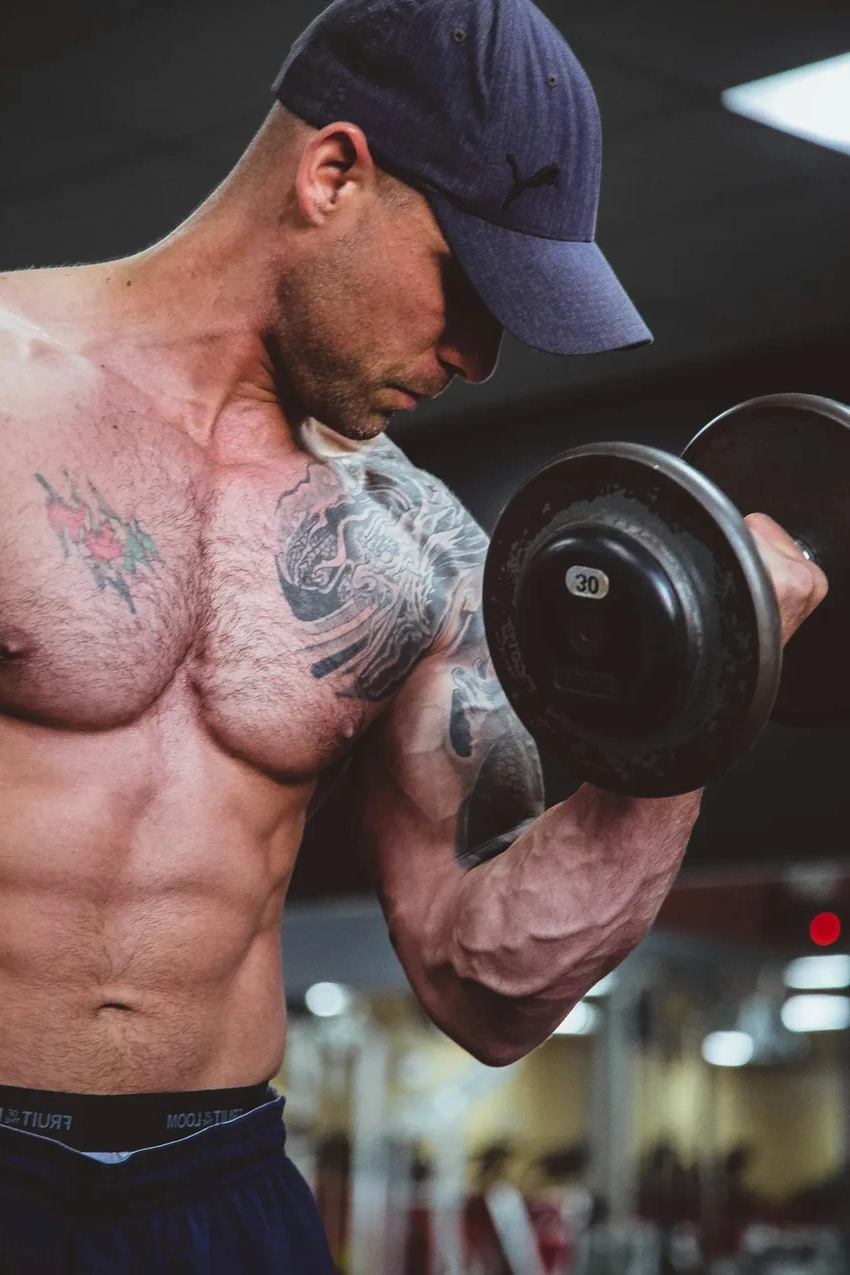 Как силовые тренировки запускают очистку клеток: открытие учёных