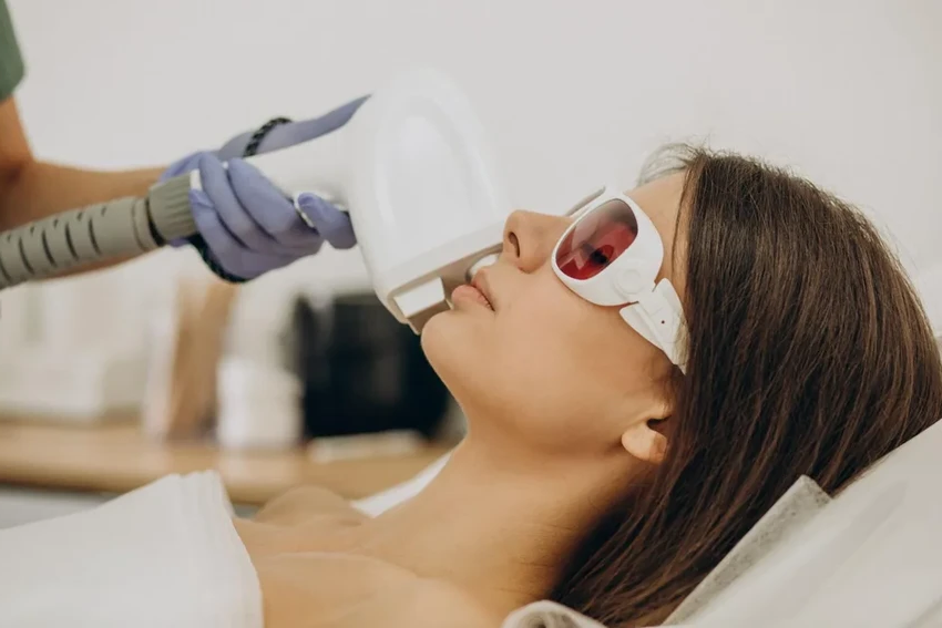 Какие процедуры реально омолаживают кожу: объяснение от врача-косметолога