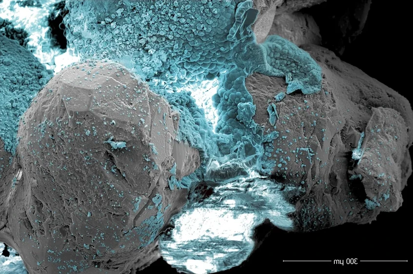 Как электричество превращает морской песок в камень для защиты берегов