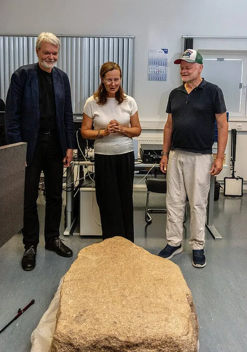 В Германии при ремонте дома нашли уникальный средневековый камень с рисунком