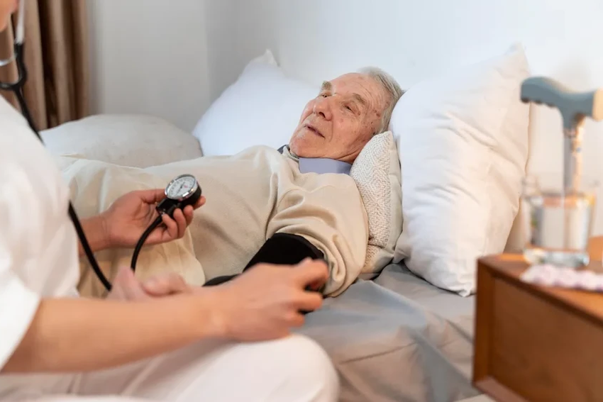 Метеозависимость: советы врача, как пережить магнитные бури и смену погоды