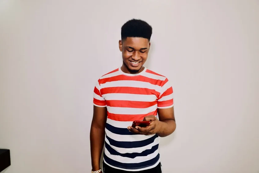 Почему пролистывание видео в ленте усиливает скуку, а не спасает от неё