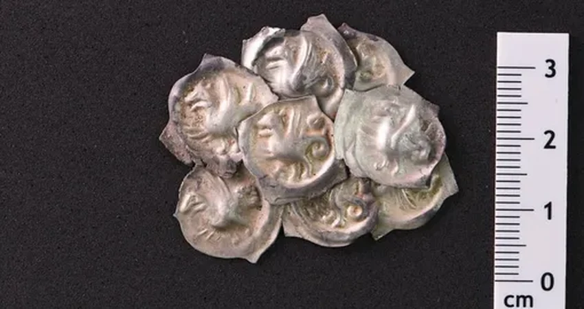 В Германии обнаружен клад: 1500 средневековых монет, загадка которых не разгадана