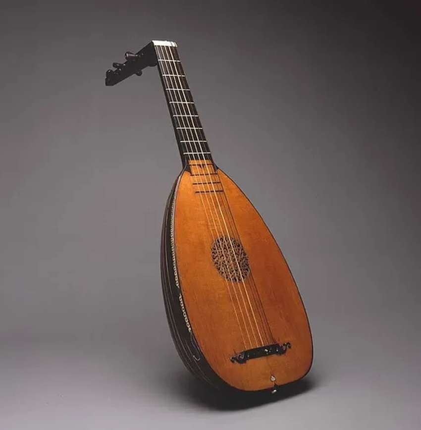 Почему в России гитара была семиструнной, а в мире — шестиструнной