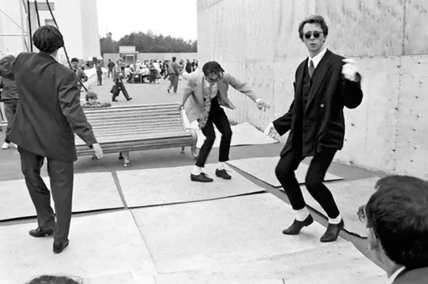 Советские стиляги: за что осуждали молодежь в узких брюках и с джазом