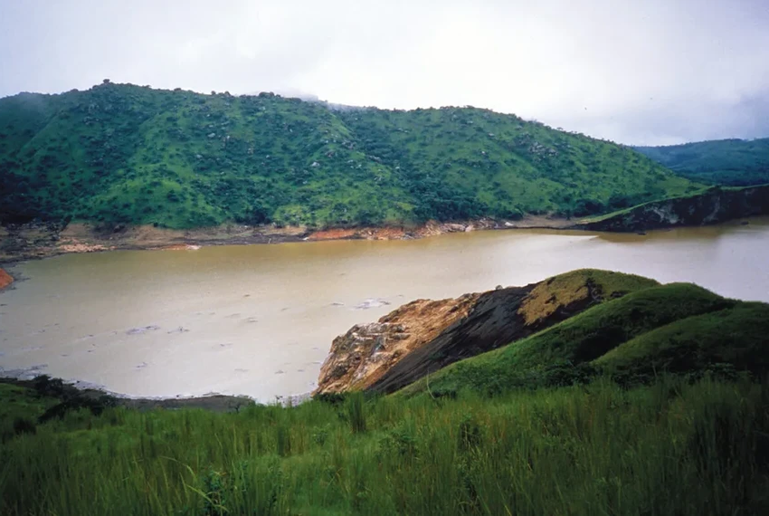Озеро Ниос: как тихий водоем за одну ночь стал причиной гибели тысяч