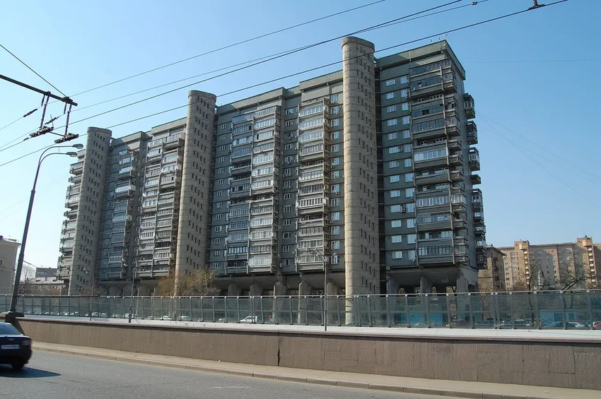 Дома на «ножках» в СССР: зачем их строили и что с ними стало