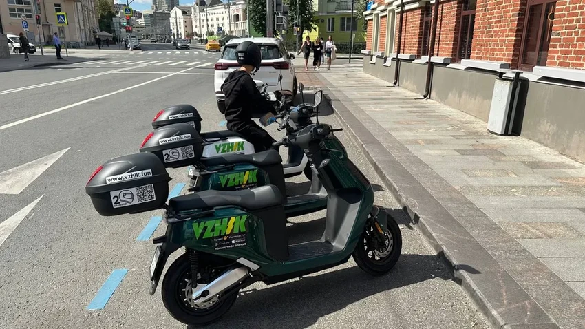 В Москве запустили каршеринг для электроскутеров: как арендовать и сколько стоит