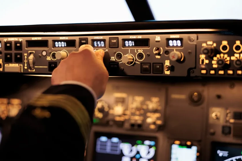 Нейросети в небе: как ИИ меняет авиацию и учит беспилотники летать