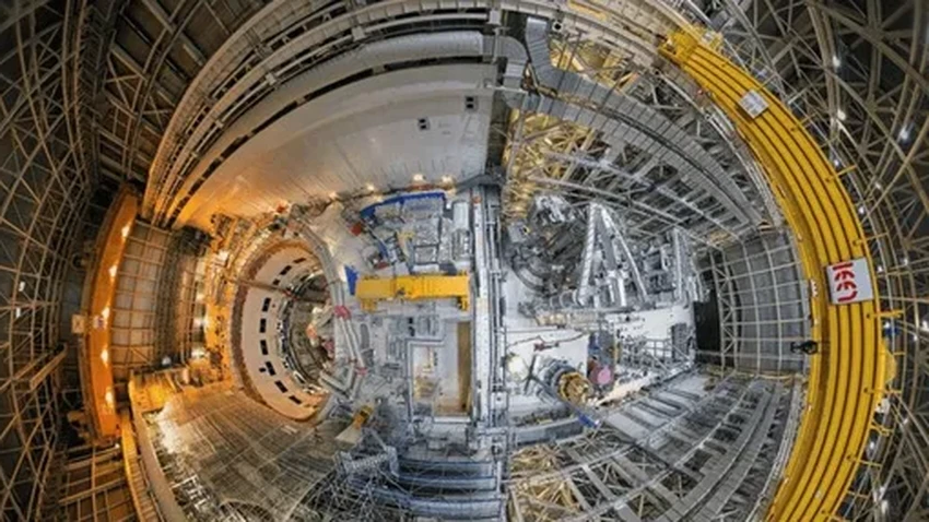 Крупнейший термоядерный реактор готов. Почему его запуск откладывают на 15 лет?