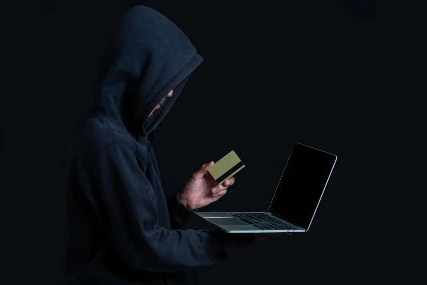 Почему онлайн-банкинг вытесняет наличные и карты: главные преимущества