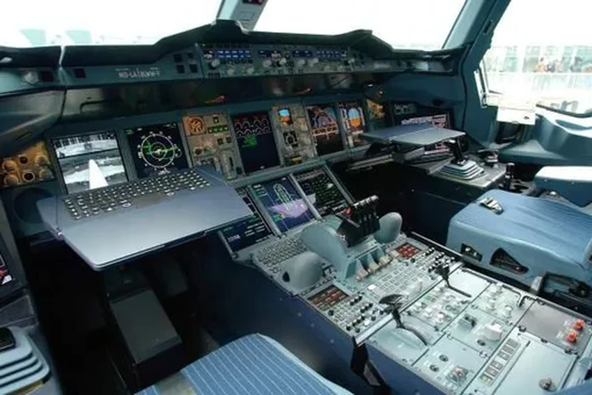 Пилот Boeing за штурвалом Airbus: сможет ли он посадить самолет?