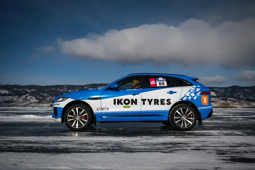 Лед, скорость и мощь: как спорткары ставят рекорды на байкальском льду