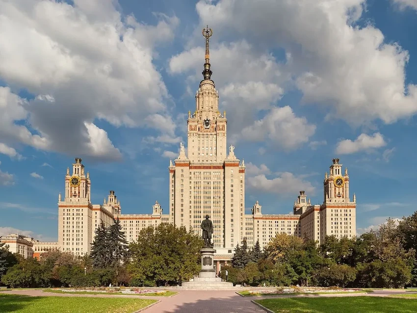 История монумента «Покорителям космоса»: как в СССР построили титановый обелиск