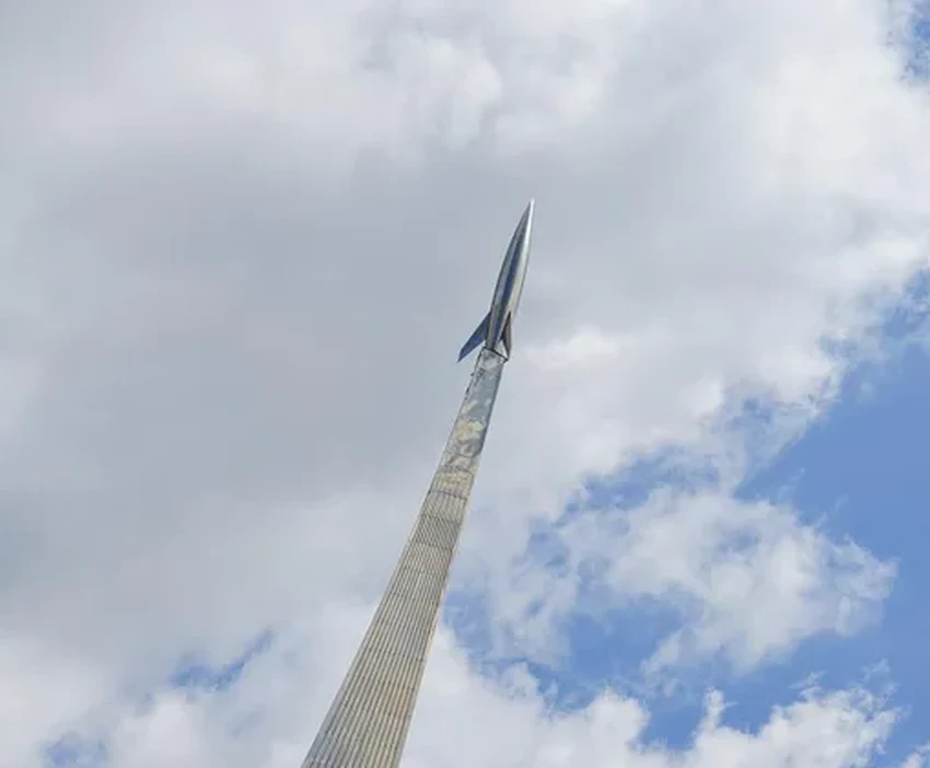 История монумента «Покорителям космоса»: как в СССР построили титановый обелиск