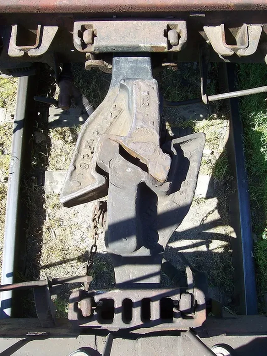 Зачем вагонам были нужны буферы и почему от них отказались