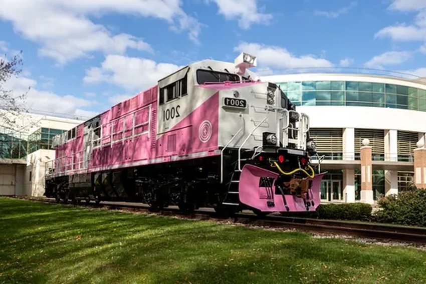 Покраска поездов: 3 видео о том, как это делают