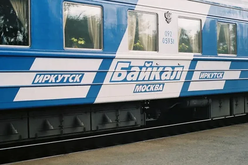 Цвета фирменных поездов СССР: от синей «Стрелы» до красного «Урала»