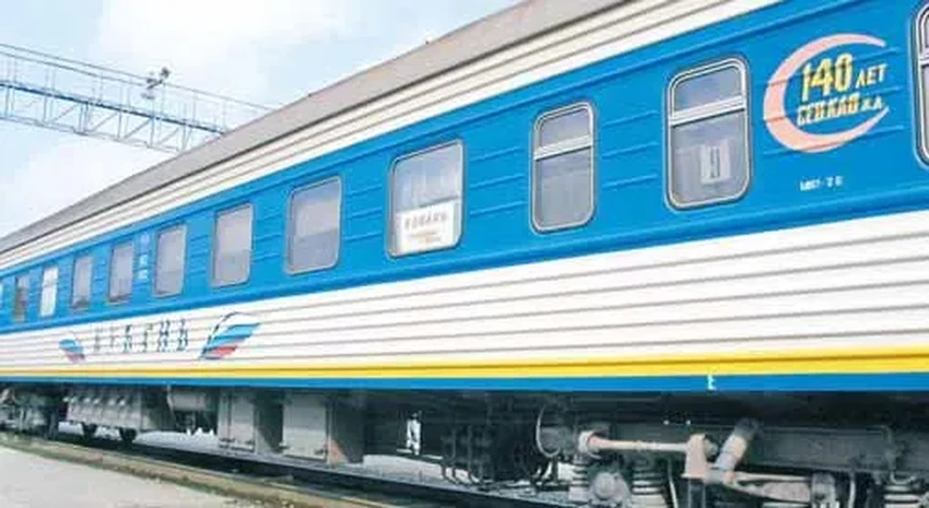 Цвета фирменных поездов СССР: от синей «Стрелы» до красного «Урала»