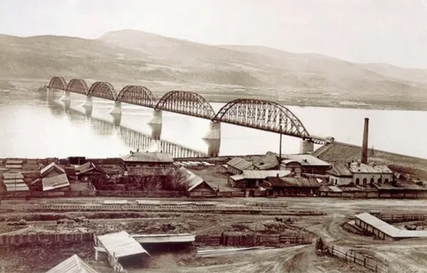 Что связывает Транссибирскую магистраль и Эйфелеву башню? Неожиданная общая награда