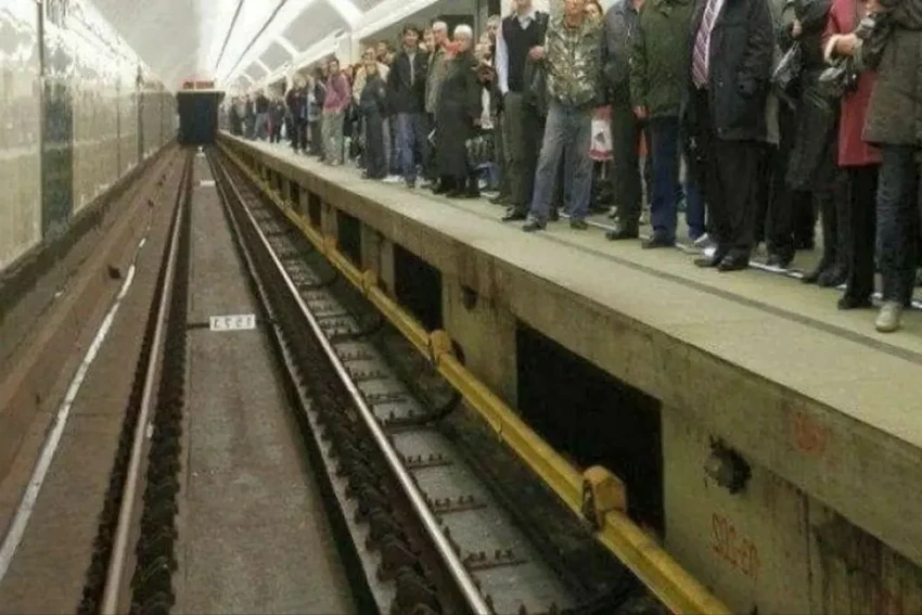 Почему опасно помогать человеку, упавшему на рельсы в метро? Главные риски