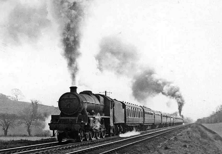 Зачем поездам локомотив сзади? История и опасности работы толкачей