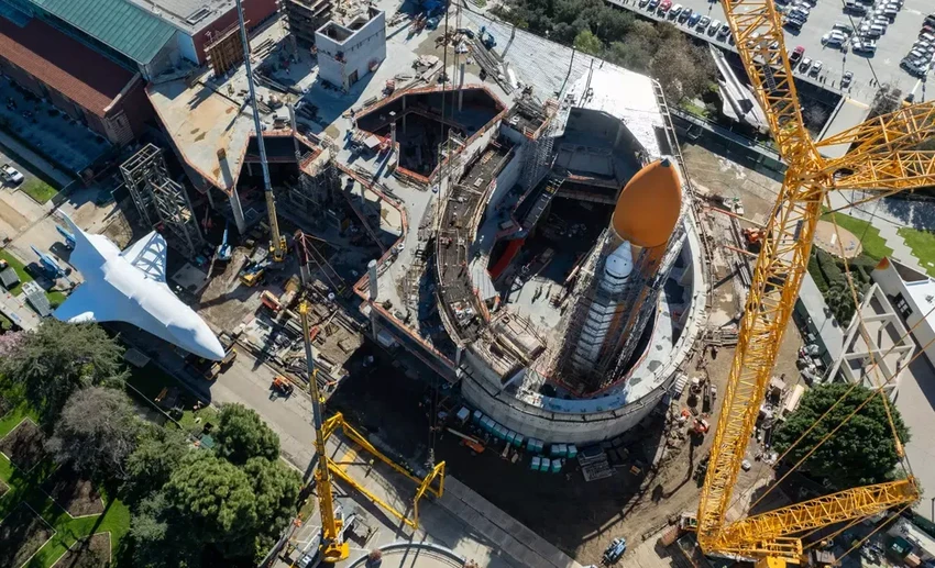 Endeavour в музее: как подняли шаттл и о чём напомнил наш «Буран»