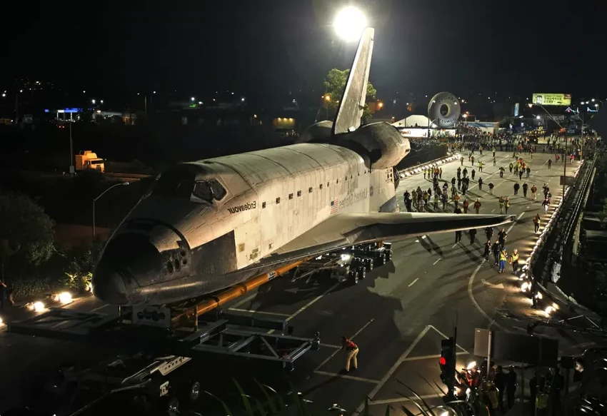 Endeavour в музее: как подняли шаттл и о чём напомнил наш «Буран»