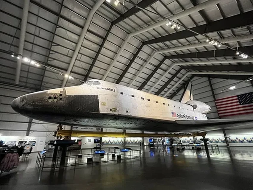 Endeavour в музее: как подняли шаттл и о чём напомнил наш «Буран»