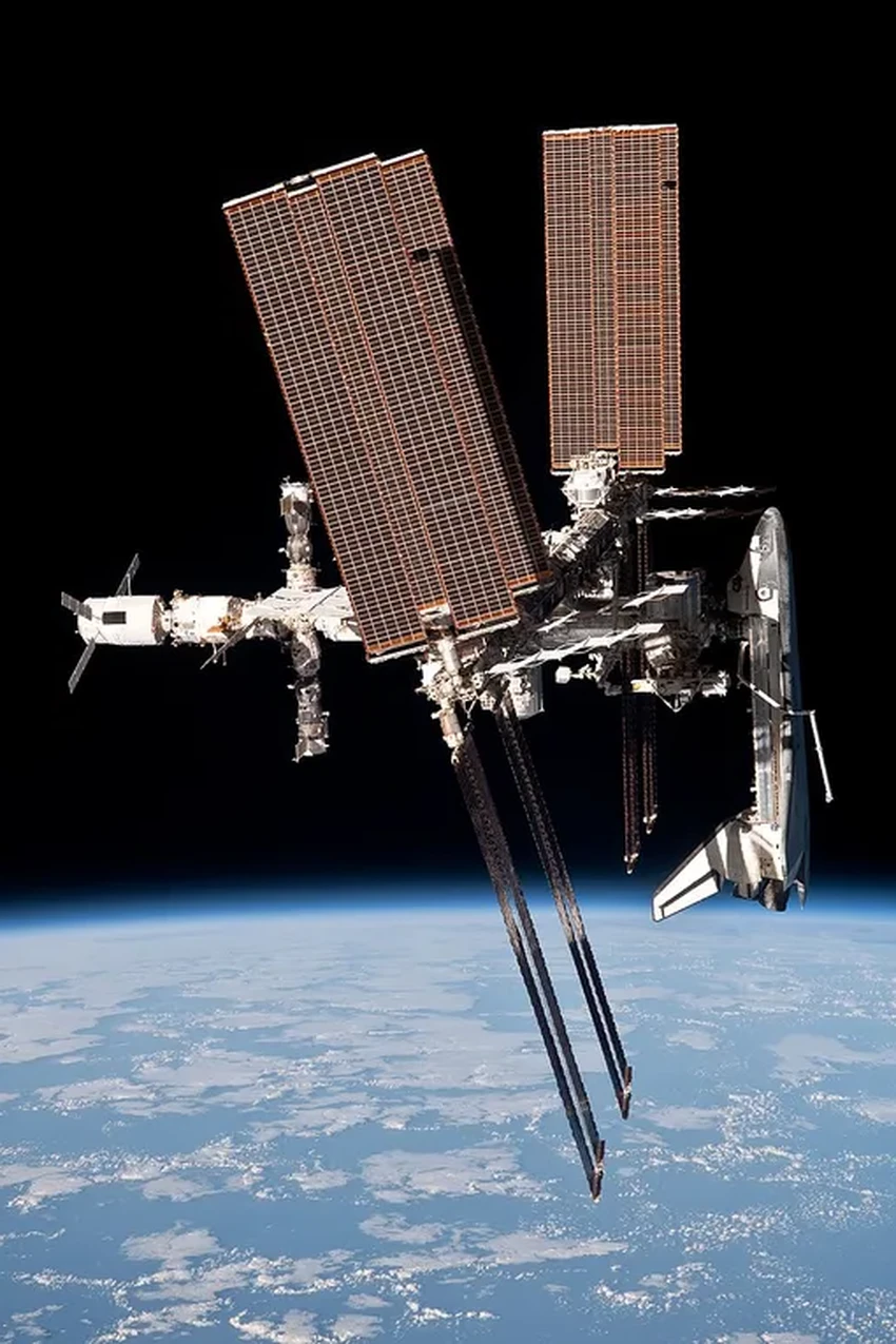 Endeavour в музее: как подняли шаттл и о чём напомнил наш «Буран»