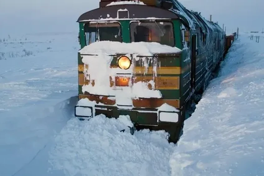 Как чистят железные дороги от снега: 6 типов спецтехники от клина до турбины