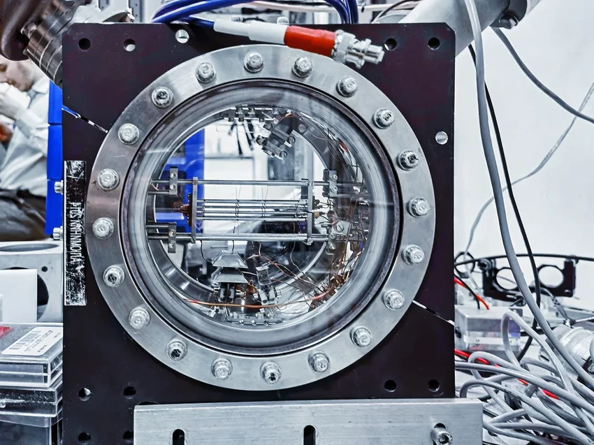 Как создают квантовый компьютер в России: ионные ловушки и кудиты