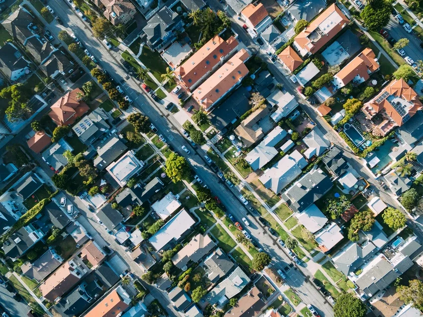 Солнечные батареи на всех крышах Москвы: что изменится для города?