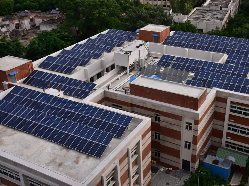 Солнечные батареи на всех крышах Москвы: что изменится для города?