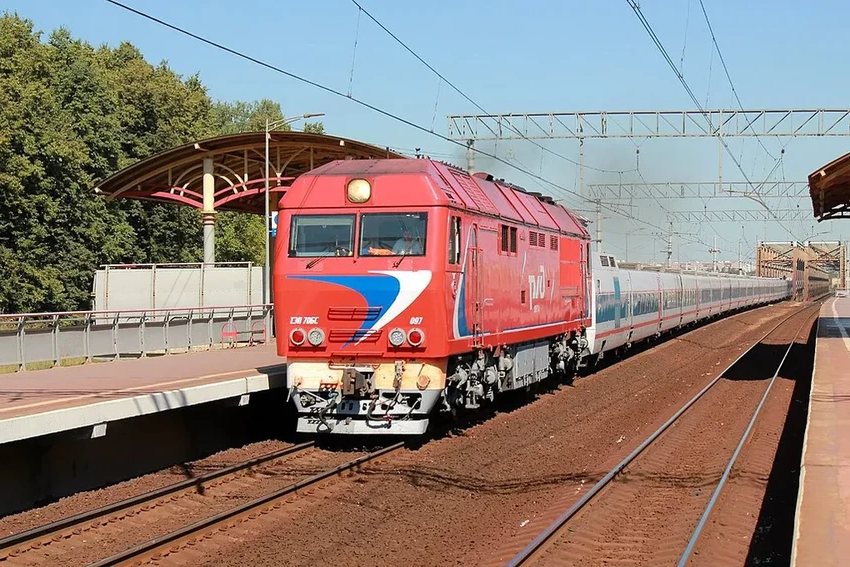 Заправка тепловоза: сколько топлива съедает локомотив