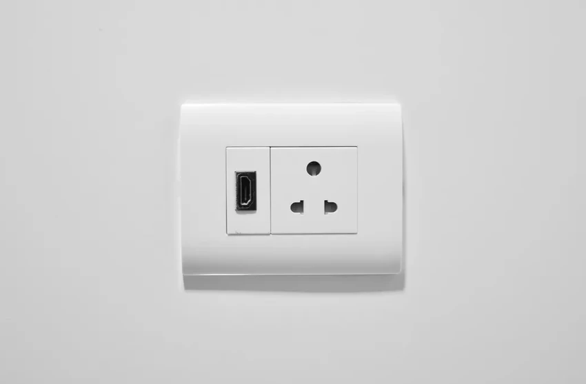 Почему мир не договорился об одной розетке: история разъединения