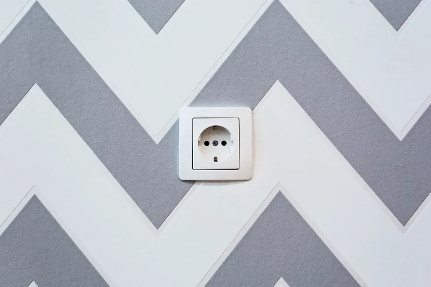 Почему мир не договорился об одной розетке: история разъединения