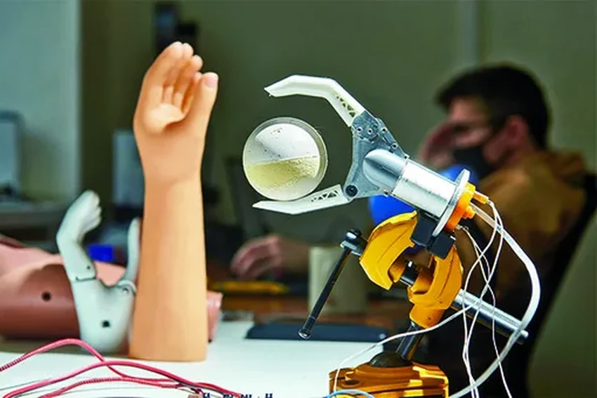 Как технологии 2023 года меняют жизнь людей с инвалидностью: от биопротезов до нейроимплантов