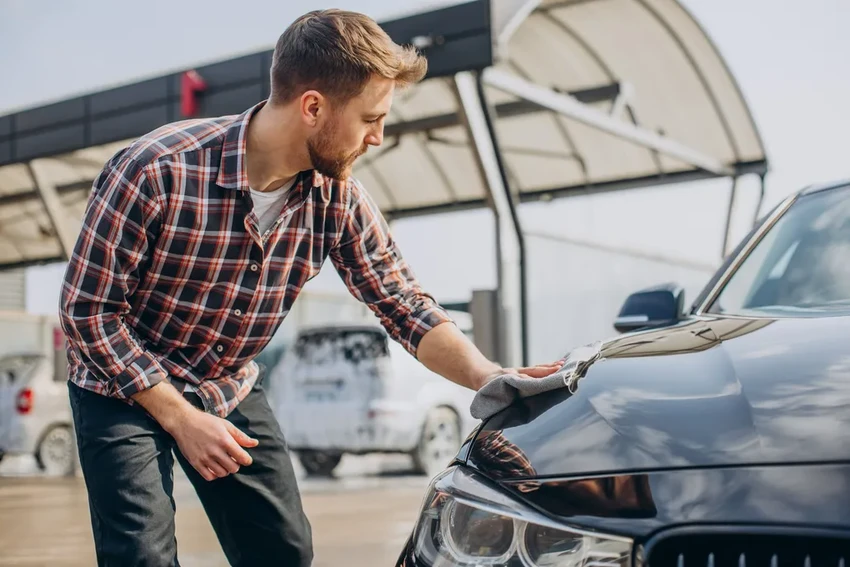 Пахнет пластиком в машине на жаре: это опасно и как устранить
