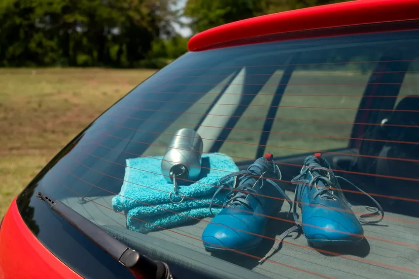 Пахнет пластиком в машине на жаре: это опасно и как устранить