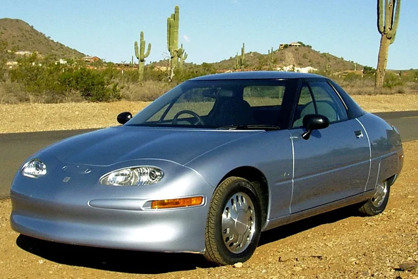 Электромобили: забытая история и неоднозначное возвращение на дороги