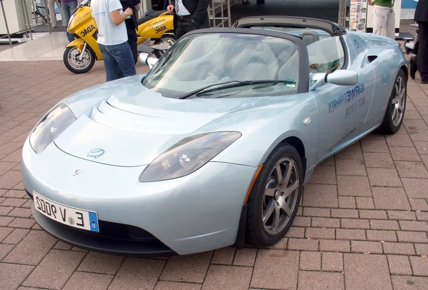 Электромобили: забытая история и неоднозначное возвращение на дороги