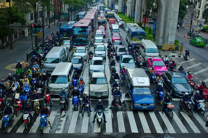 «Разрушители пробок» в Китае: как спасают из дорожного ада